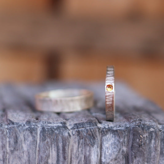 Wedding bands same and simple sa žutim safirom