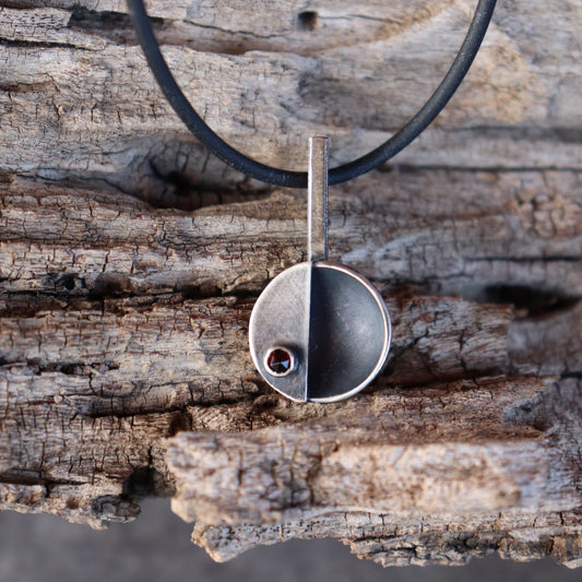 silver pendant srebrna ogrlica sa crnim spinelom ručni radi hrvatski dizajn