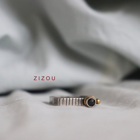 Crown prsten / crni spinel