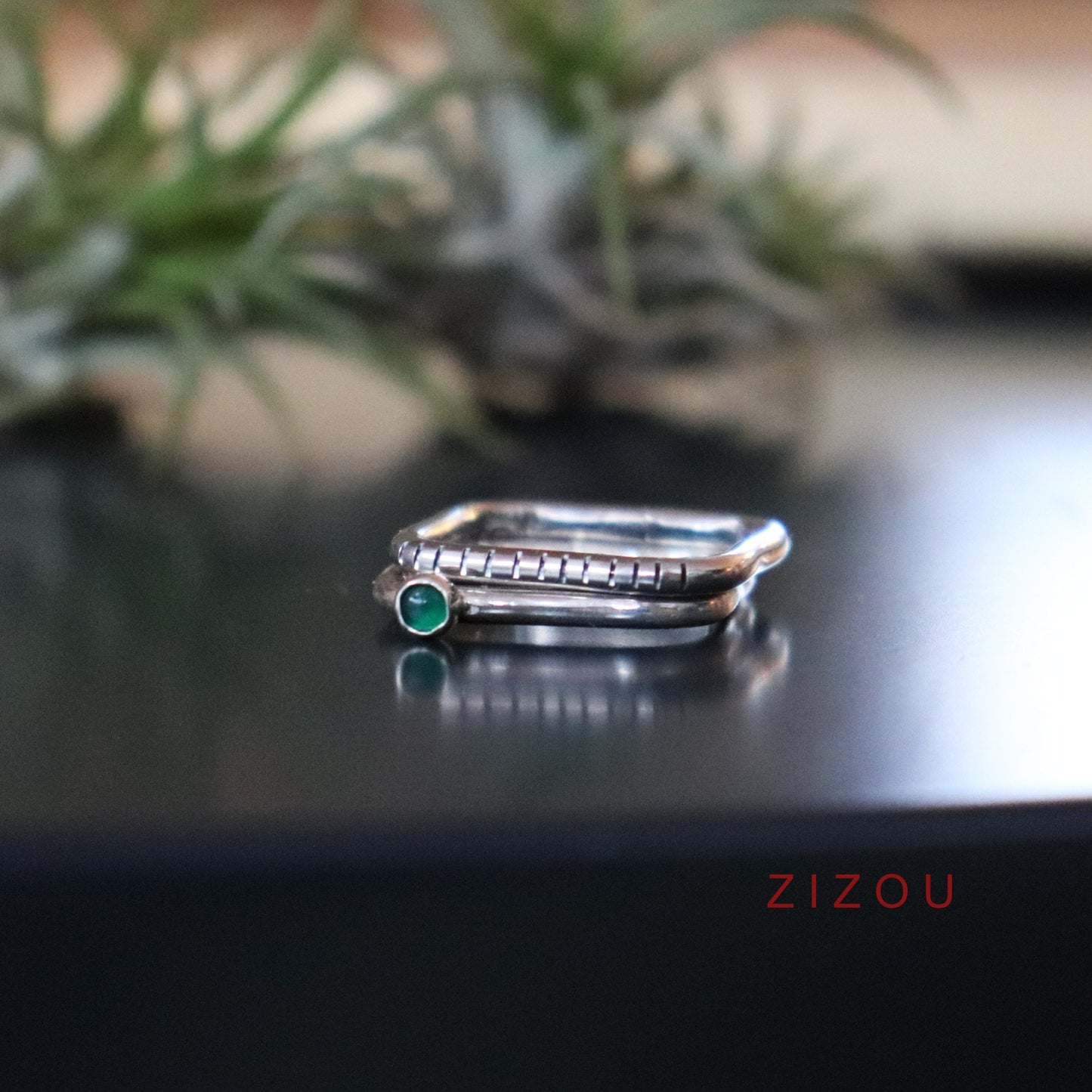 2U1 zeleni onix / square/ prsten