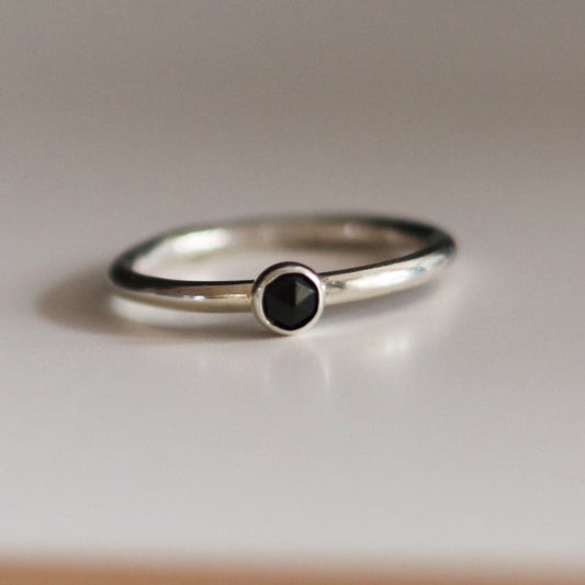 Minimal / spinel / round / prsten