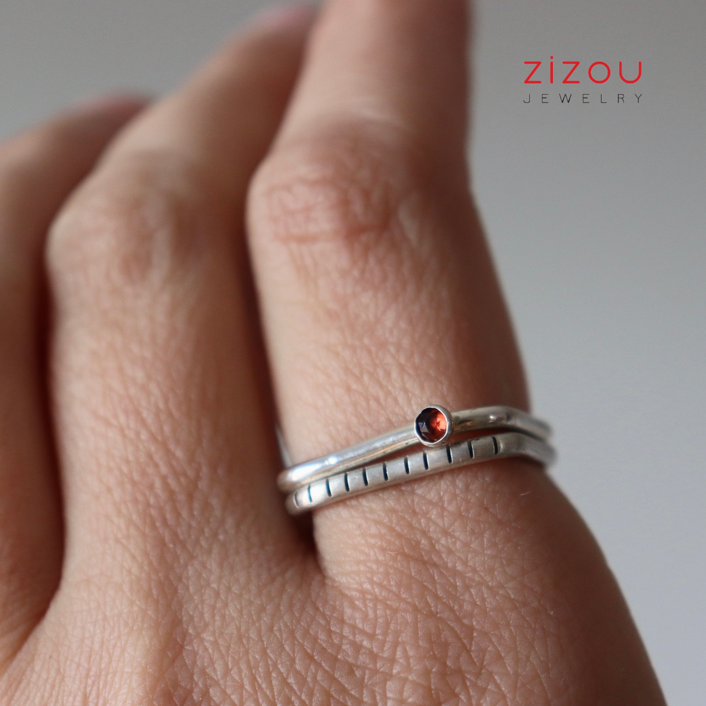 2U1 granat / square/ prsten