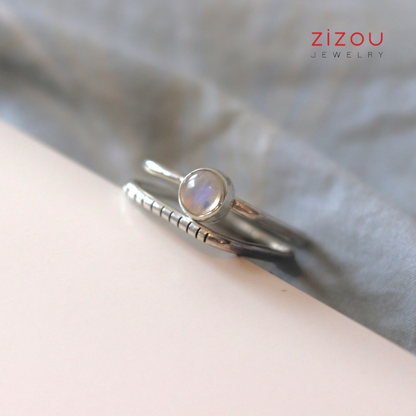 2U1 moonstone / square / prsten