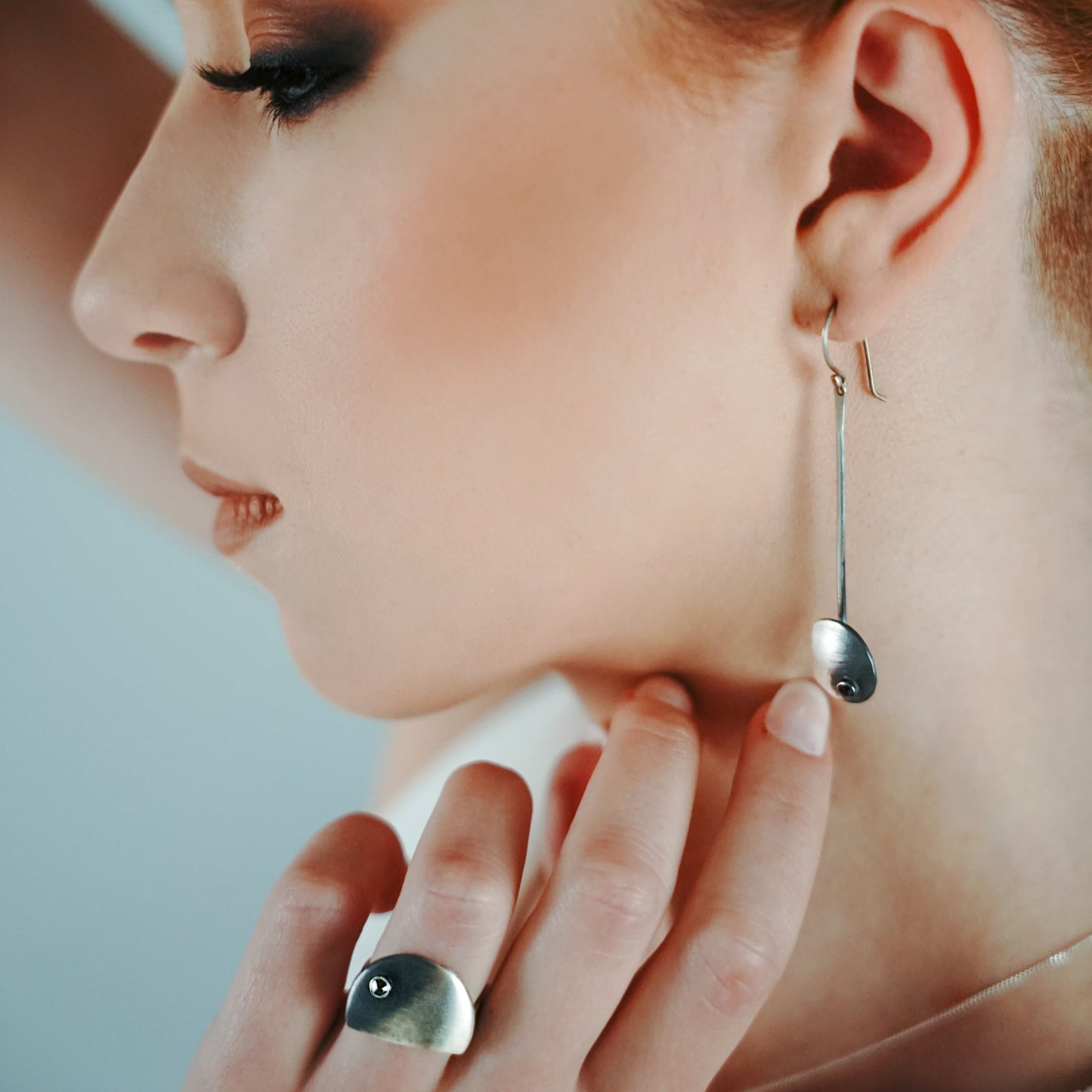 The Moon / Black spinel / naušnice