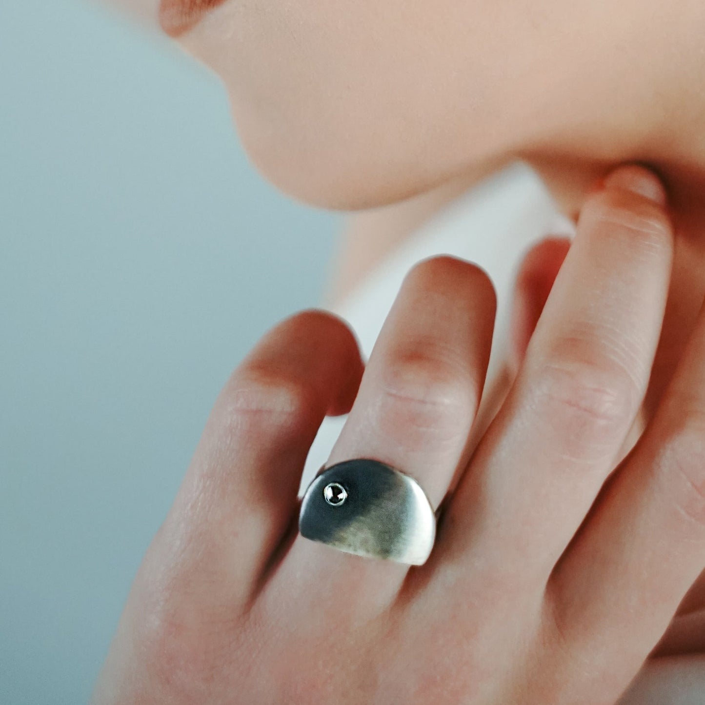 The Moon / Black spinel / prsten