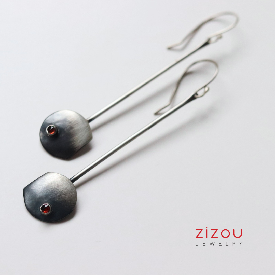 The Moon / granat / naušnice