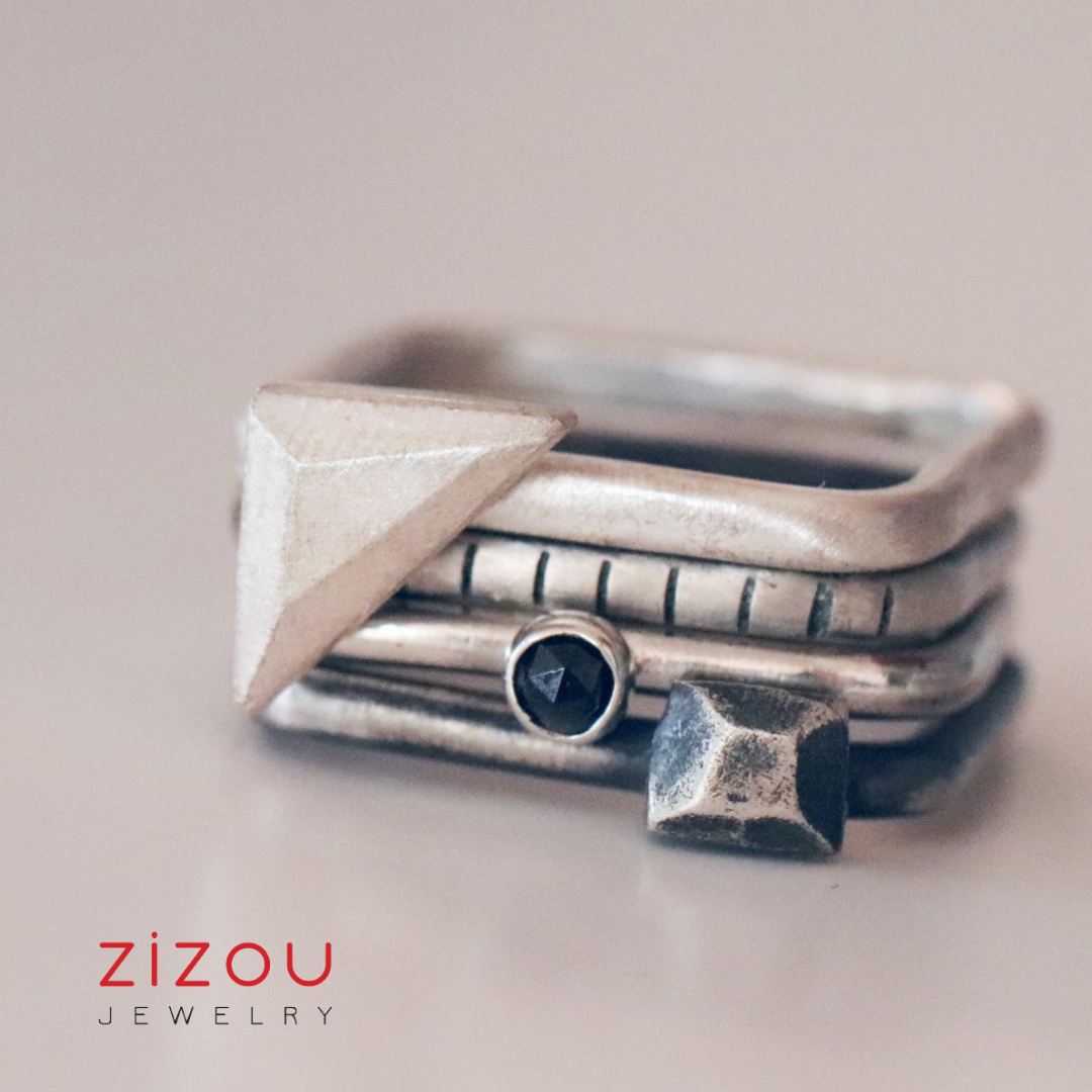 4U1 spinel I / square / prsten