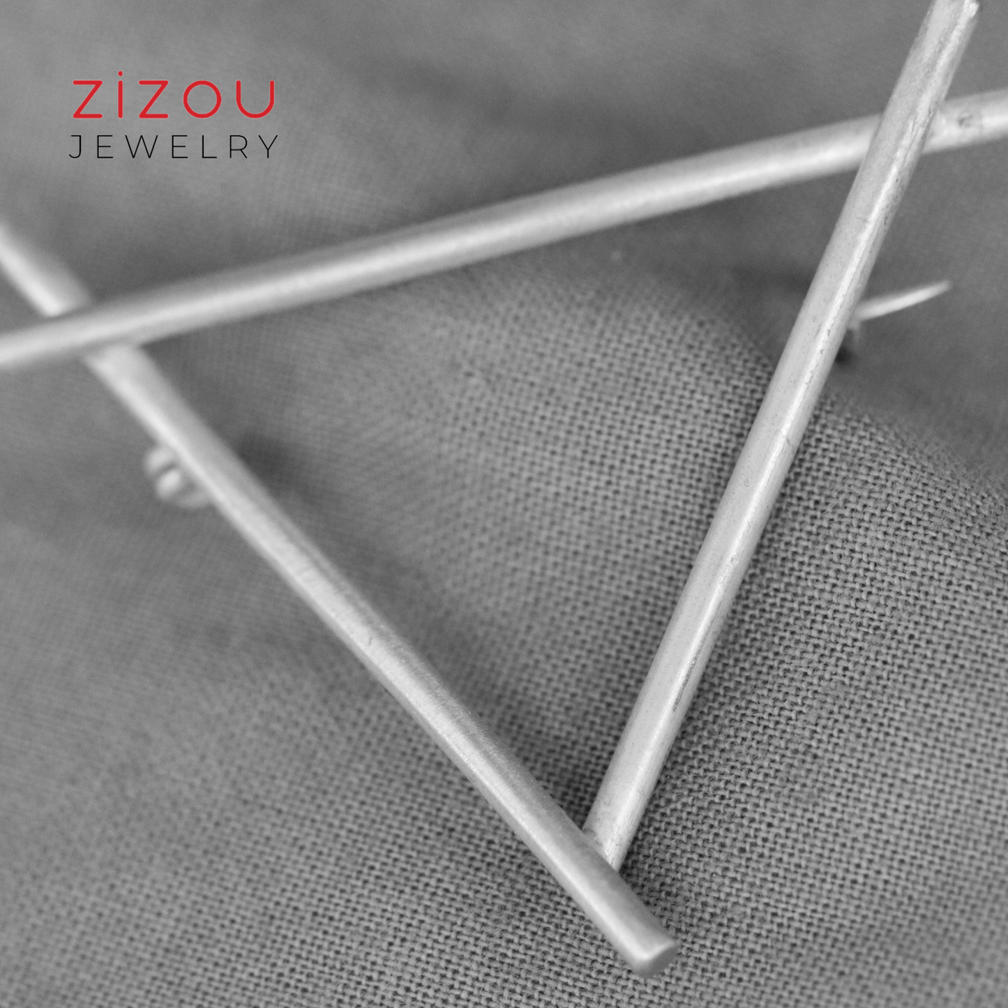 Triangle broš