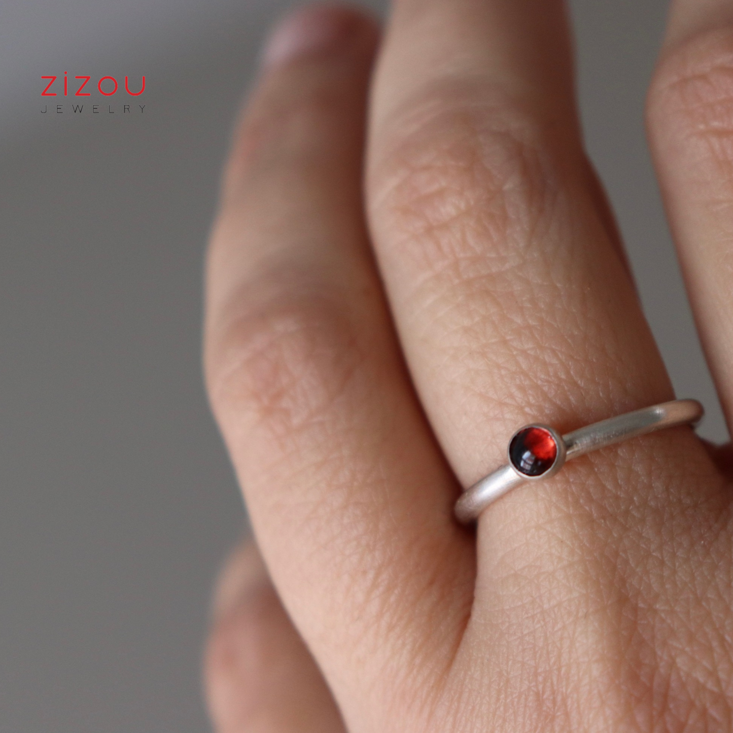 Minimal / granat / round / prsten