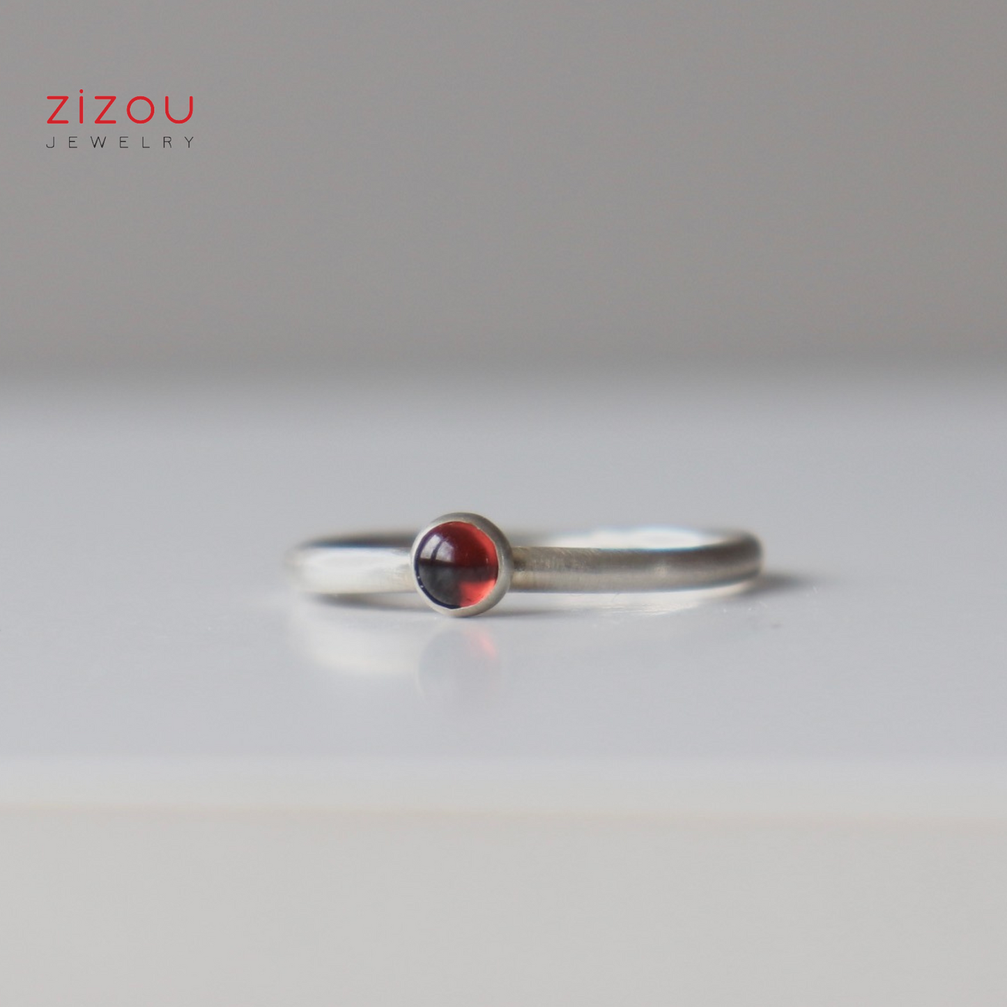 Minimal / granat / round / prsten