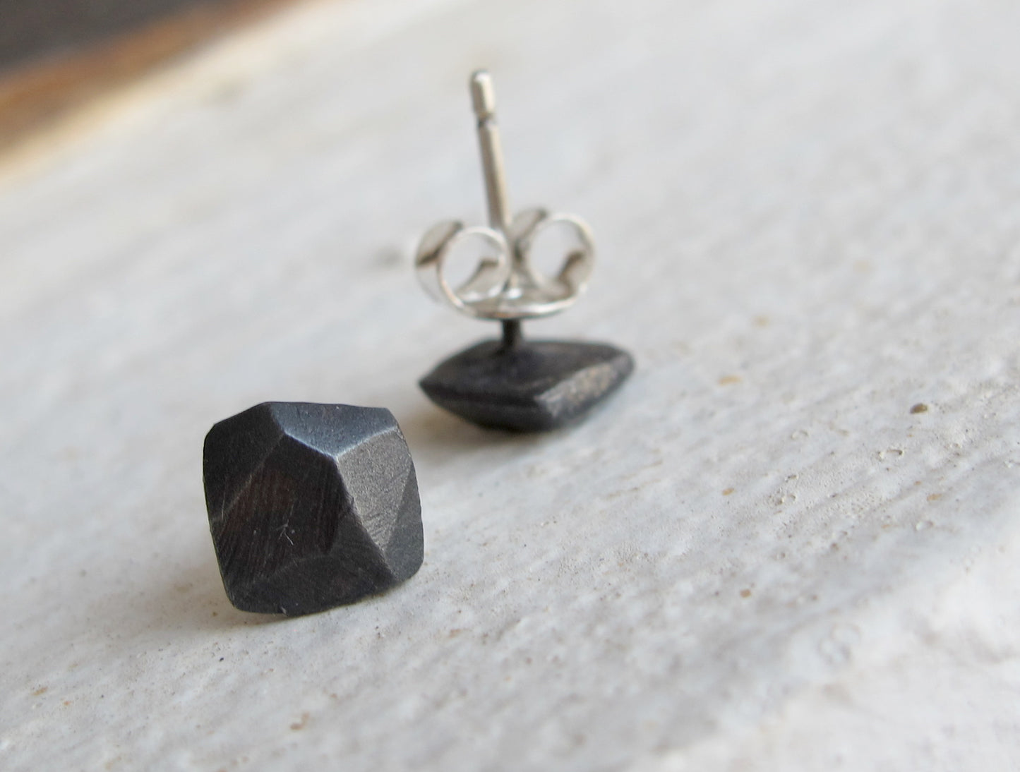 Stones M / Black / naušnice