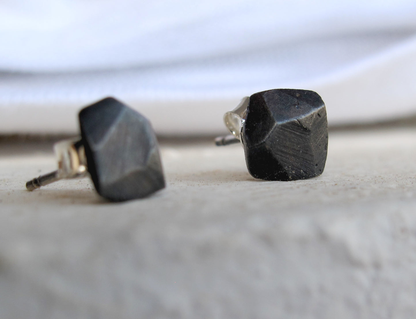 Stones M / Black / naušnice