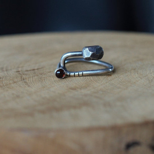 Stripes & Stones U / granat / prsten