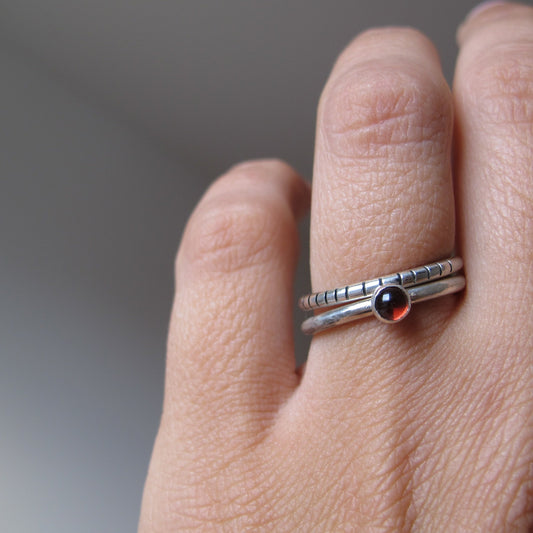 2U1 granat / round / prsten