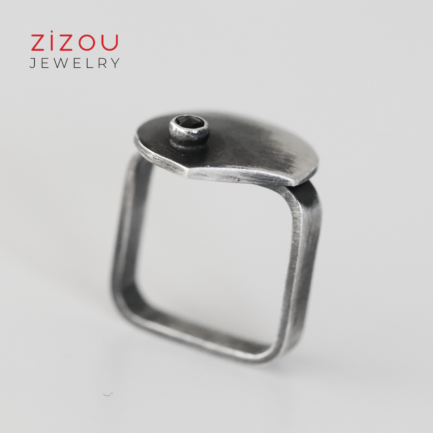 The Moon / Black spinel / square / prsten