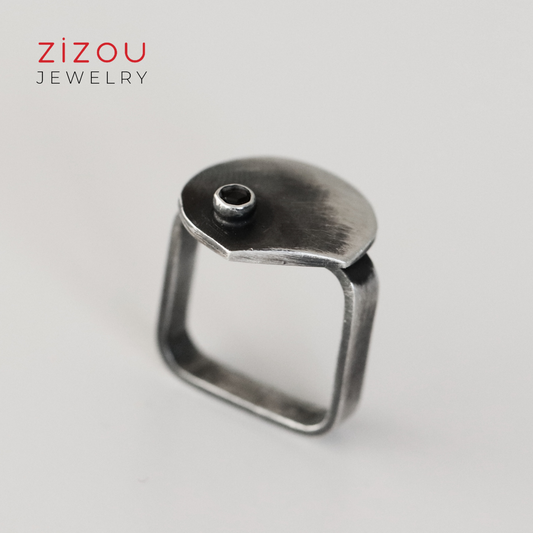 The Moon / Black spinel / square / prsten