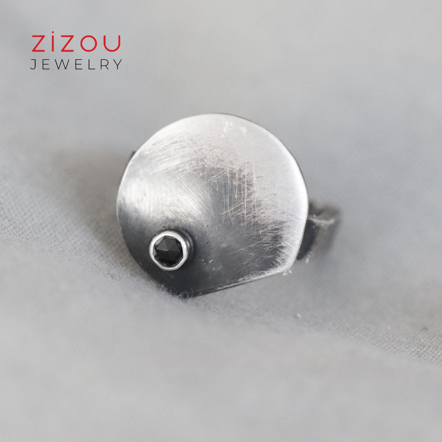 The Moon / Black spinel / square / prsten