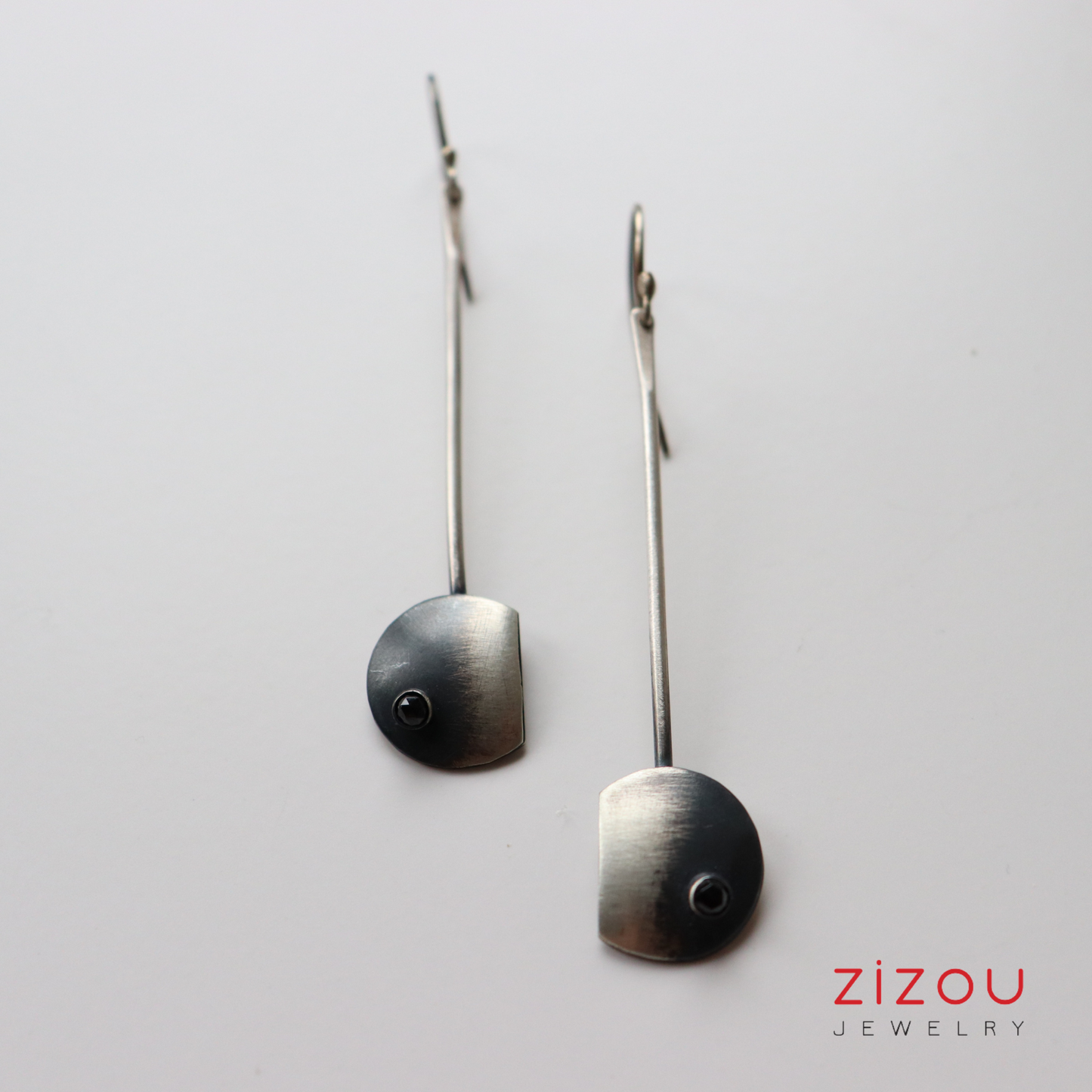 The Moon / Black spinel / naušnice
