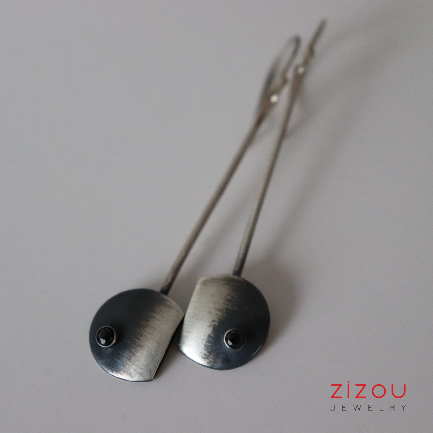 The Moon / Black spinel / naušnice