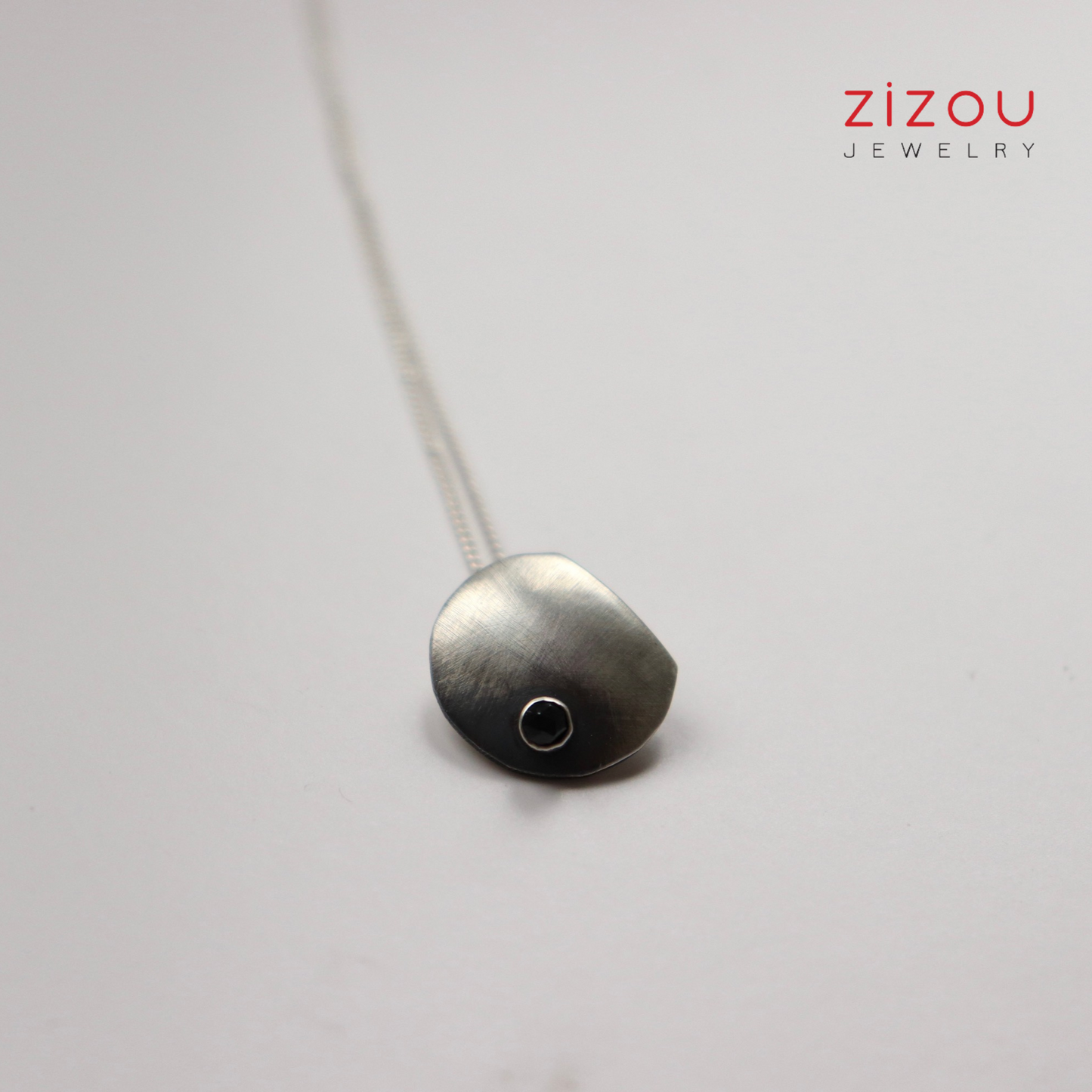 The Moon / Black spinel / ogrlica