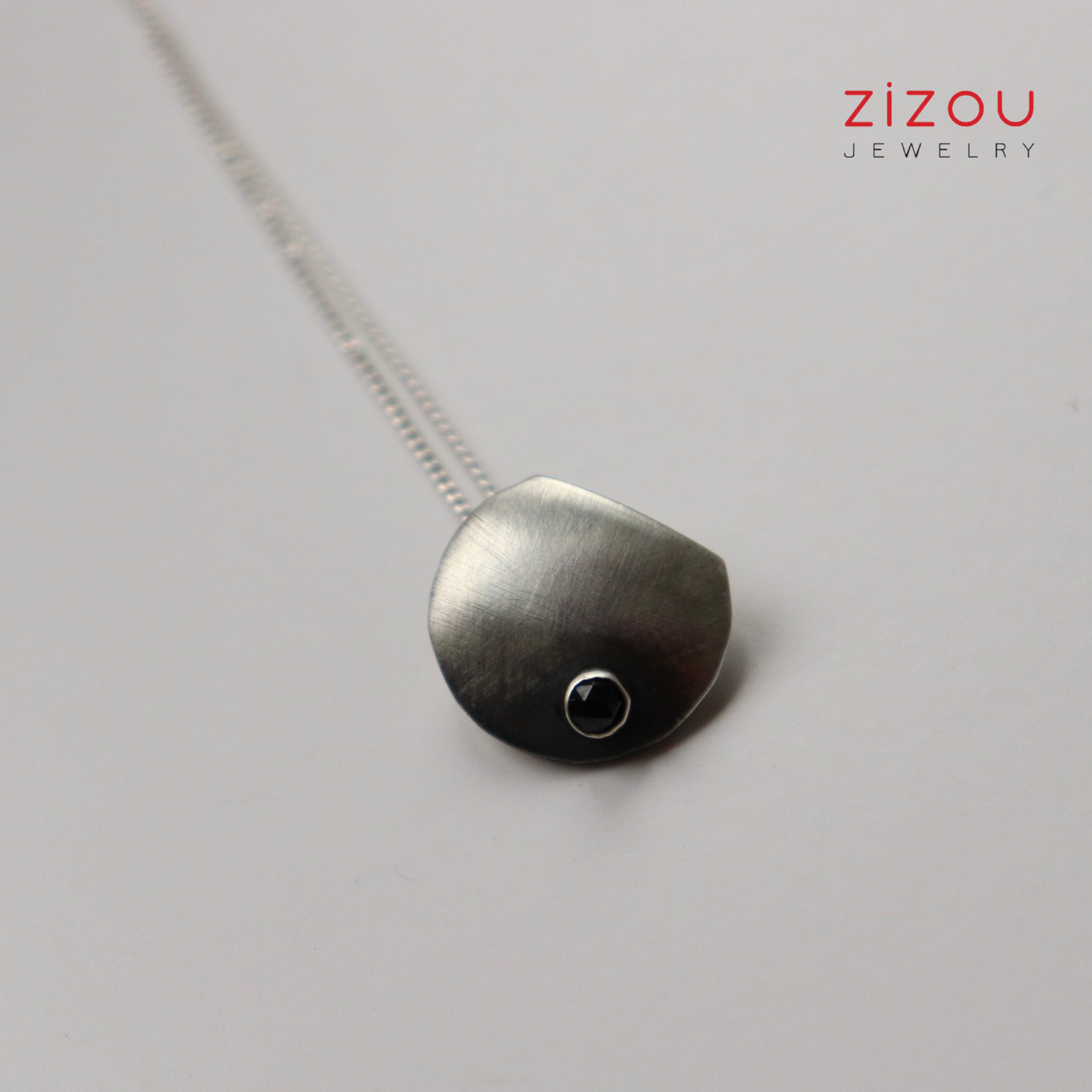 The Moon / Black spinel / ogrlica