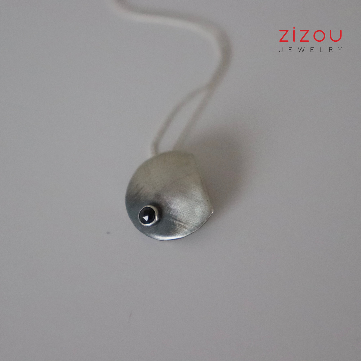 The Moon / Black spinel / ogrlica