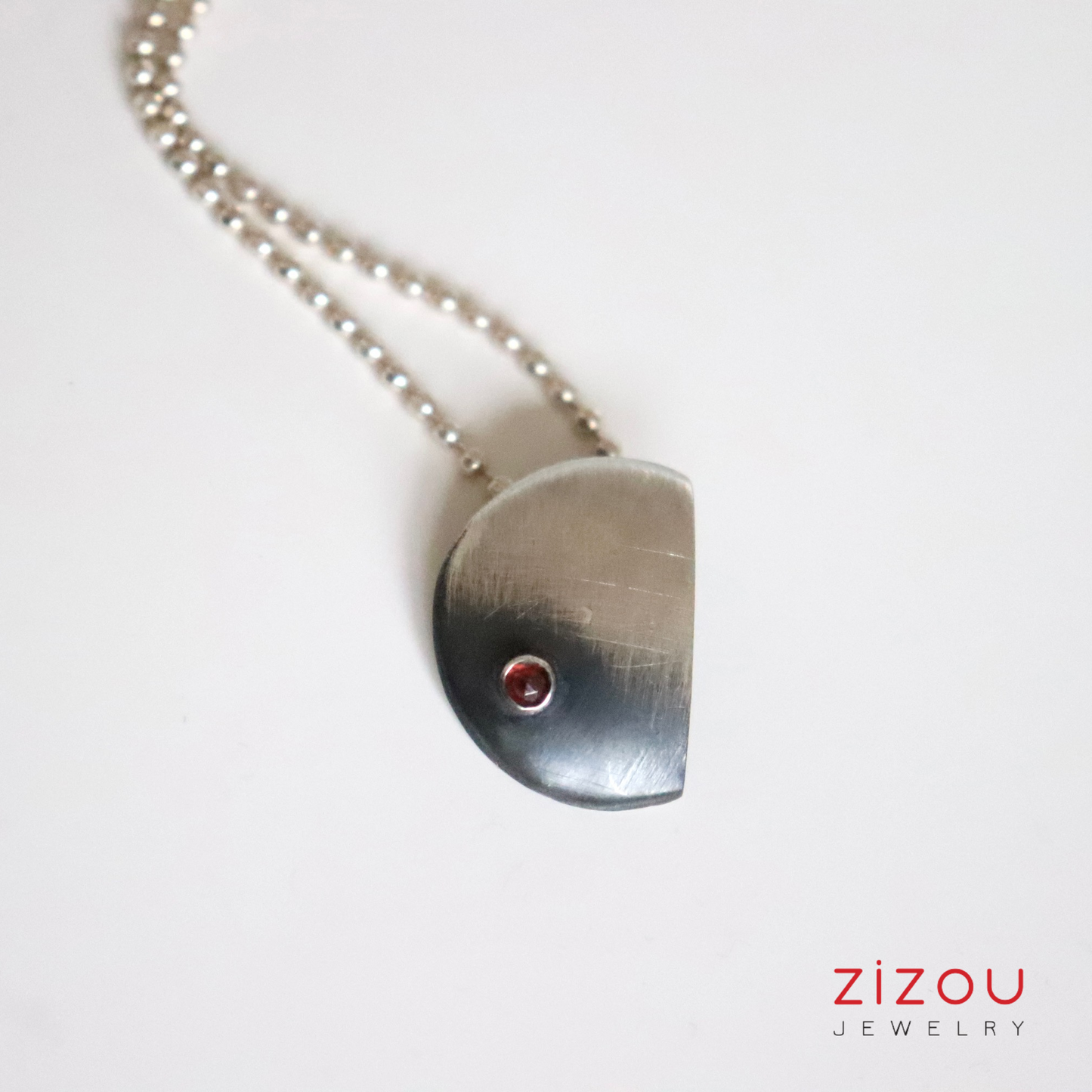 The Moon / granat / ogrlica