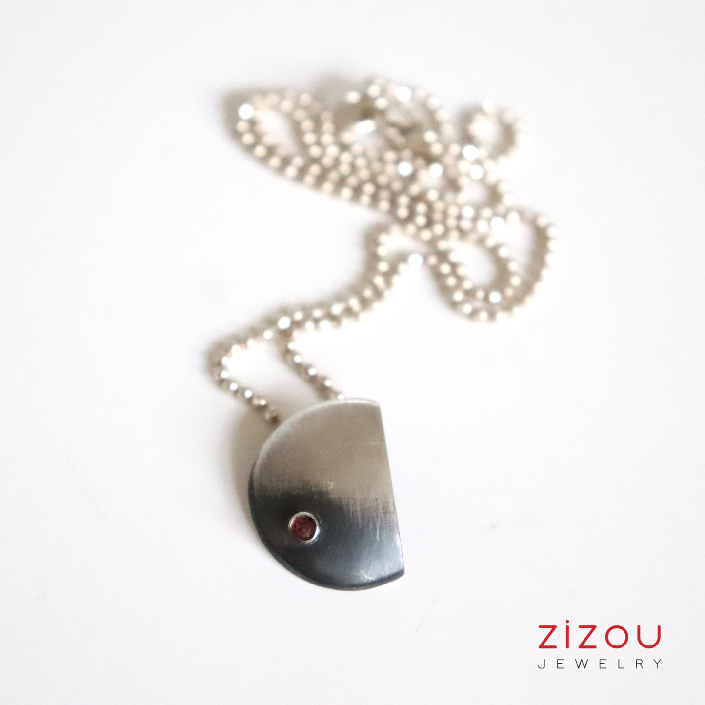 The Moon / granat / ogrlica