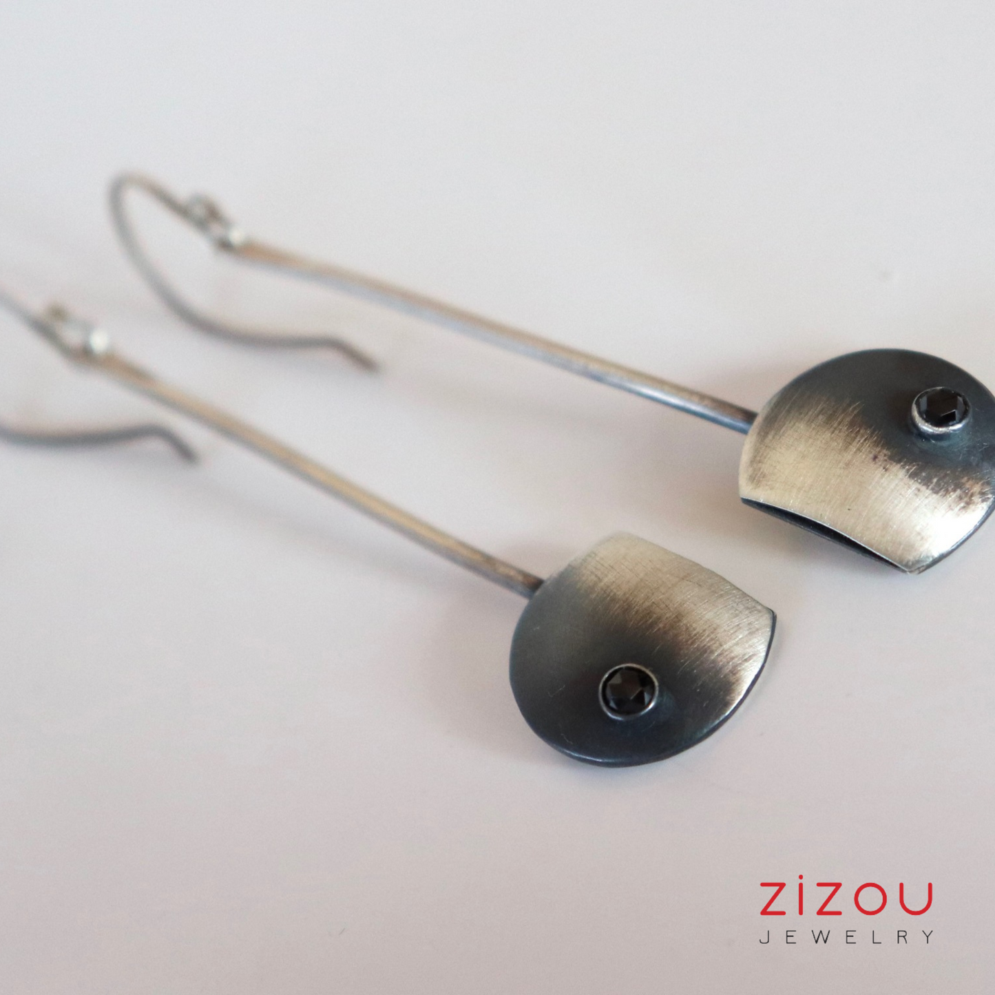 The Moon / Black spinel / naušnice
