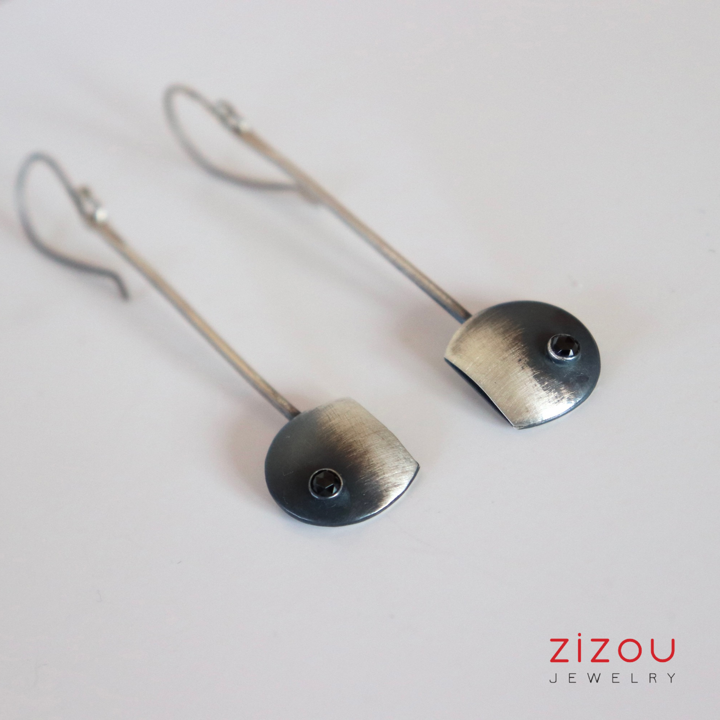 The Moon / Black spinel / naušnice