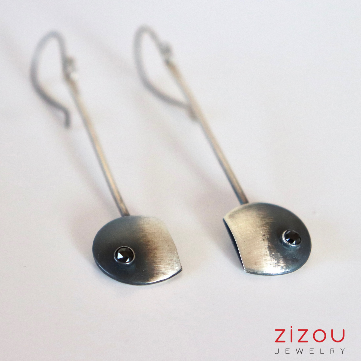 The Moon / Black spinel / naušnice