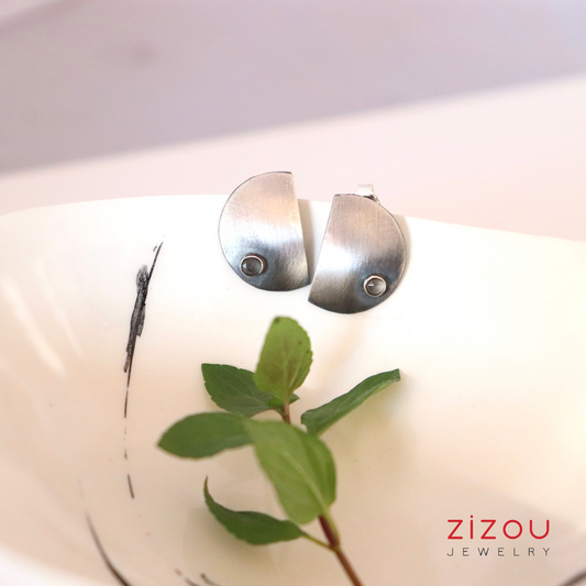 The Moon / moonstone grey / naušnice