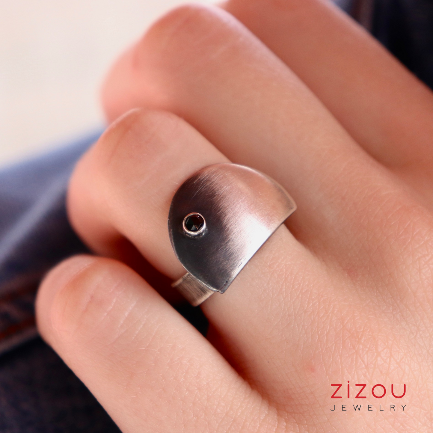 The Moon / Black spinel / prsten