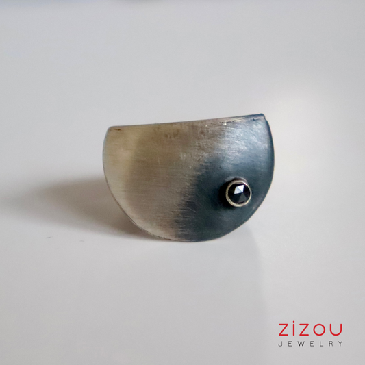 The Moon / Black spinel / prsten