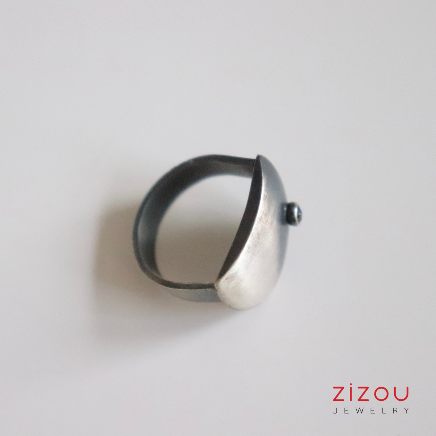 The Moon / Black spinel / prsten