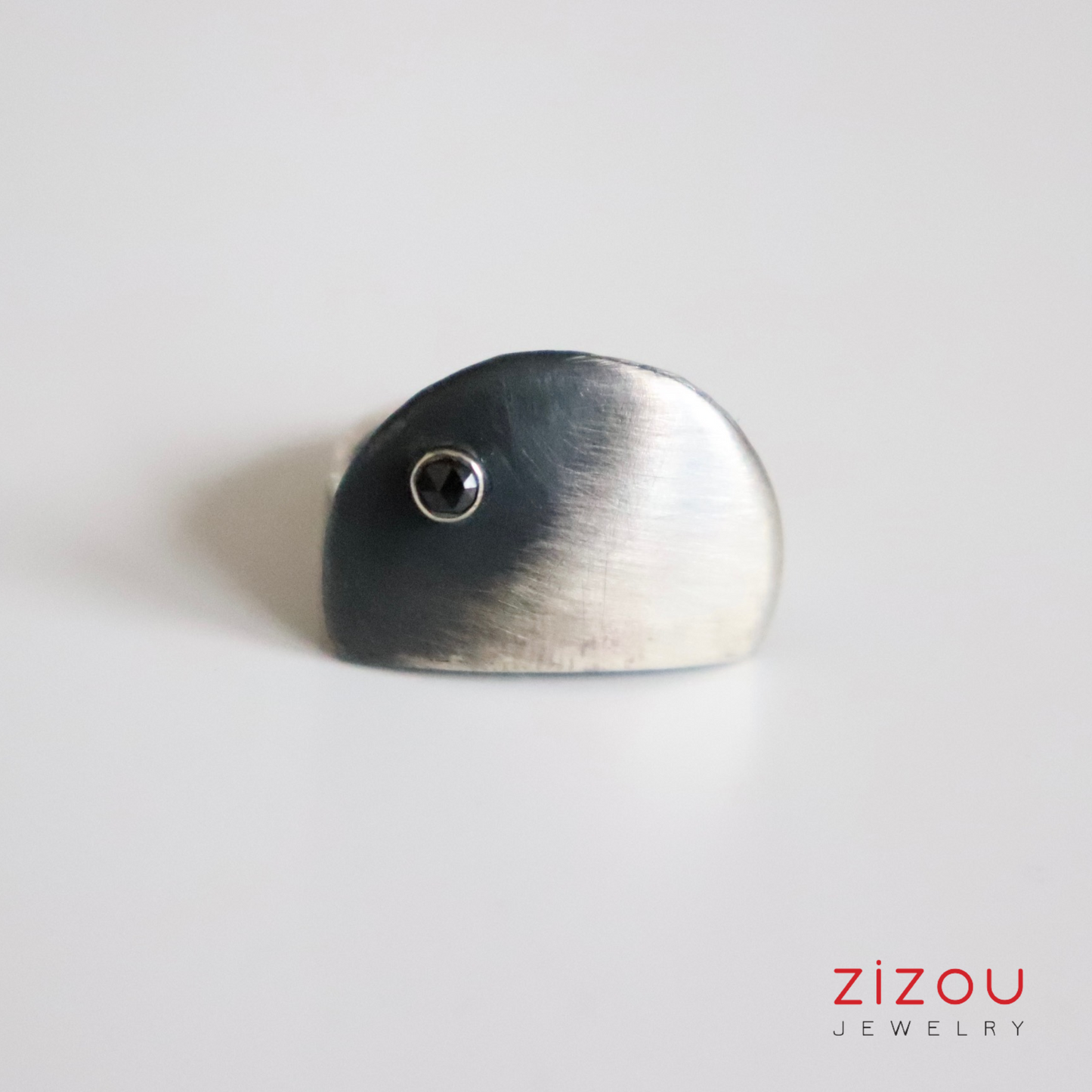 The Moon / Black spinel / prsten