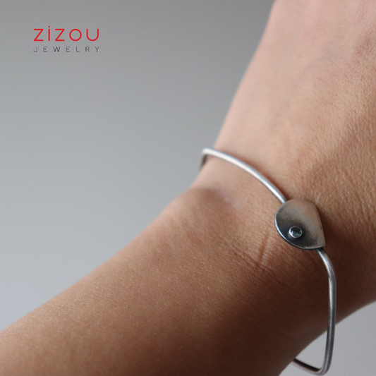 The Moon / topaz / narukvica