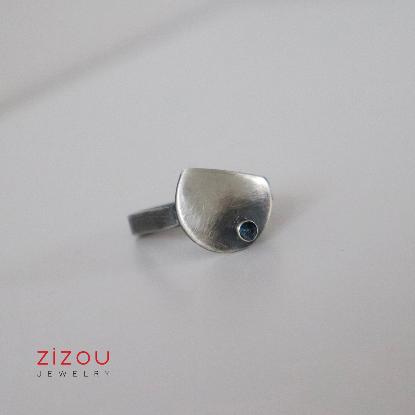 The Moon / topaz / prsten