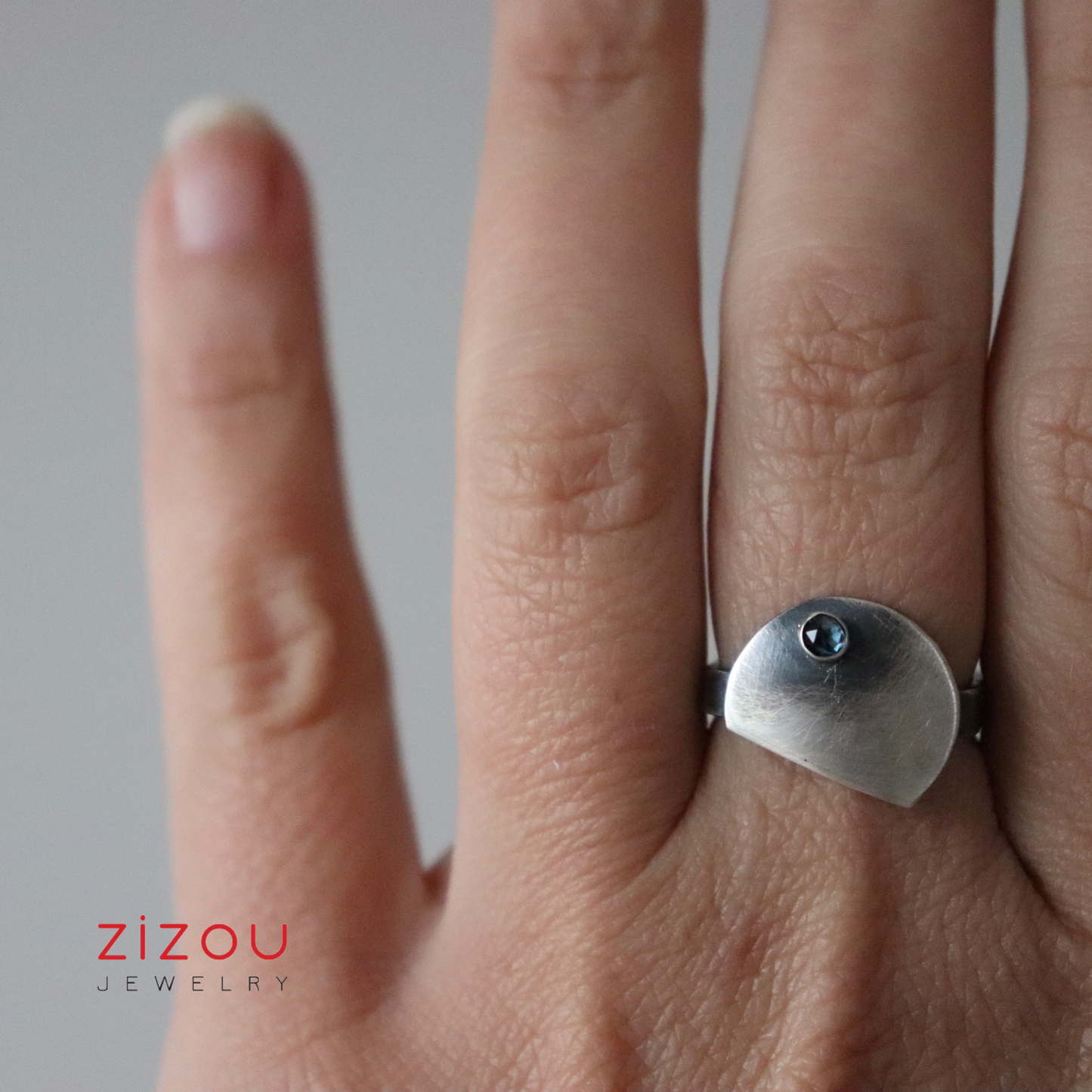 The Moon / topaz / prsten