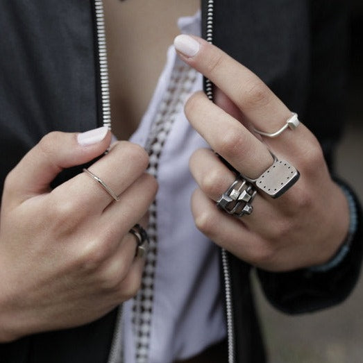 4U1 granat I / quadrato / prsten