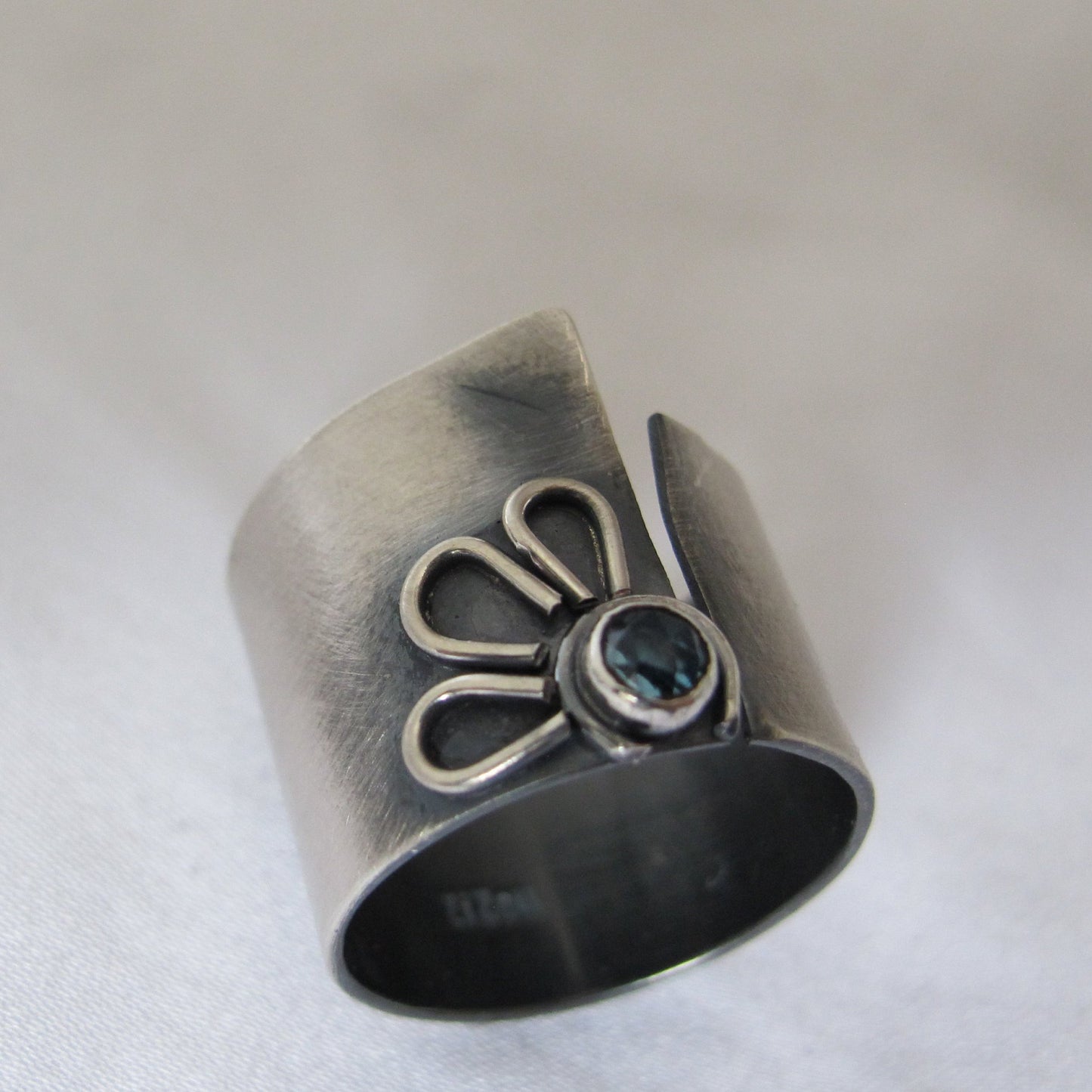 Tratinčica / topaz / round / prsten