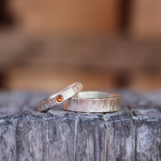 Wedding bands same and simple sa žutim safirom