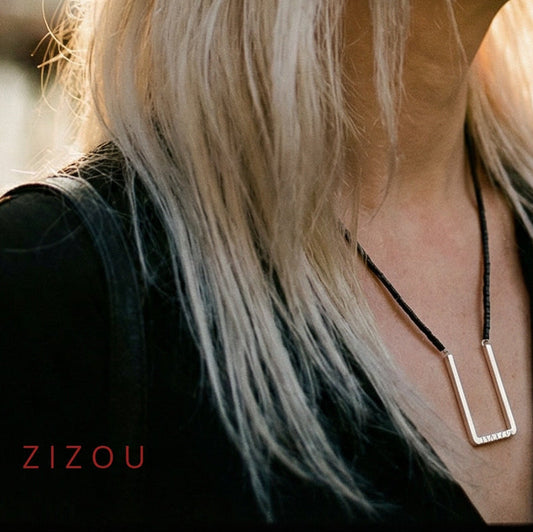 What  are we keeping in Line / ogrlica / U