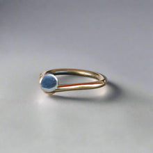 Laden Sie das Bild in den Galerie-Viewer, brass ring nail design with silver top asimetris
