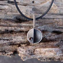 Load image into Gallery viewer, silver pendant srebrna ogrlica sa crnim spinelom ručni radi hrvatski dizajn