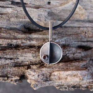 silver pendant srebrna ogrlica sa crnim spinelom ručni radi hrvatski dizajn