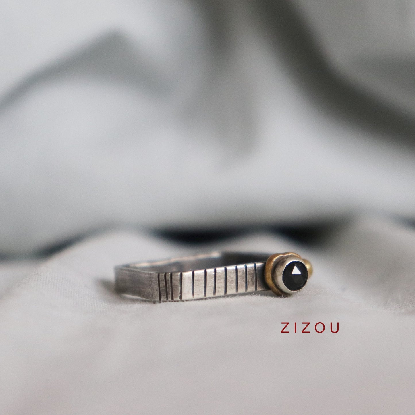 Crown prsten / crni spinel