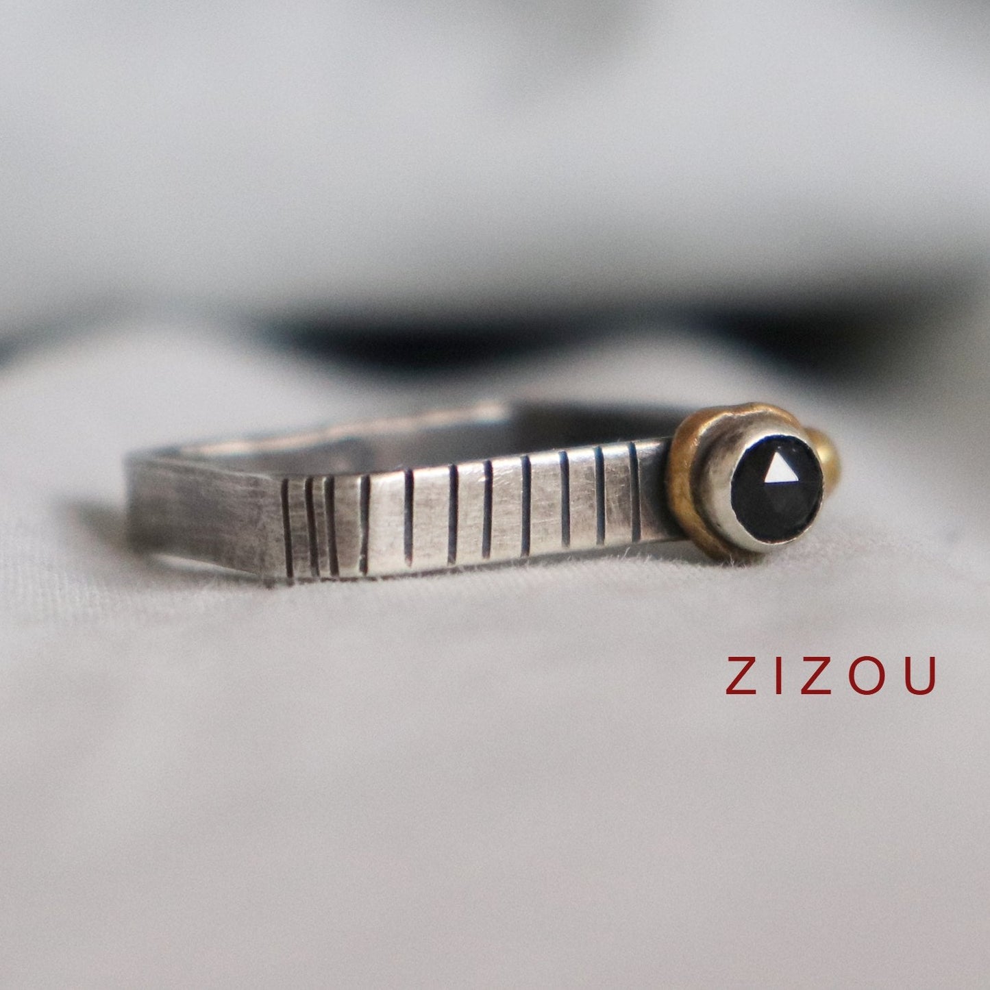 Crown prsten / crni spinel