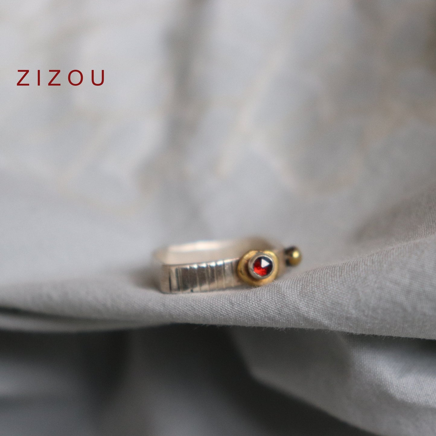 Crown prsten / granat