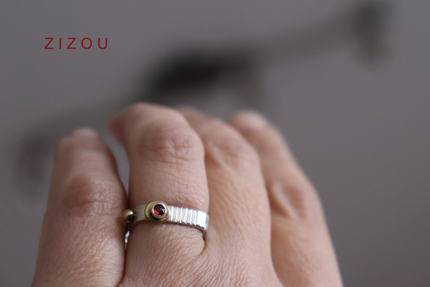 Crown prsten / granat